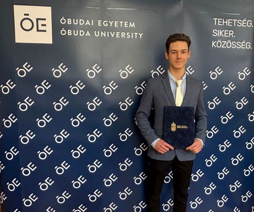 Középiskolásként az egyetemi élvonalban: különdíjat nyert Szabó Levente