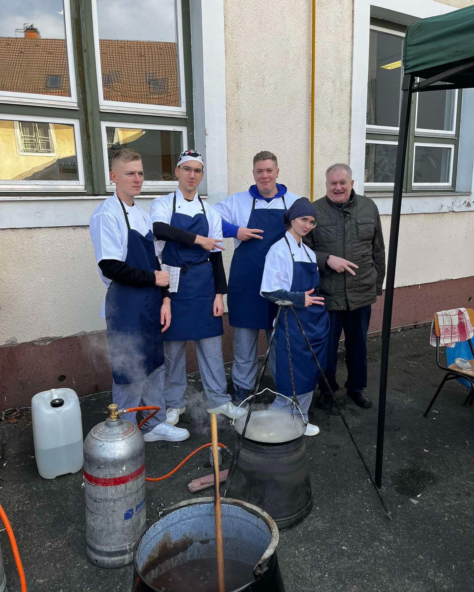 Favágó pörköltet főztek és nyertek